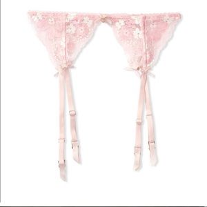 Dream angels VS garter belt